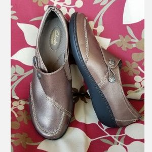 Women's Clarks Collection size 8W copper shine